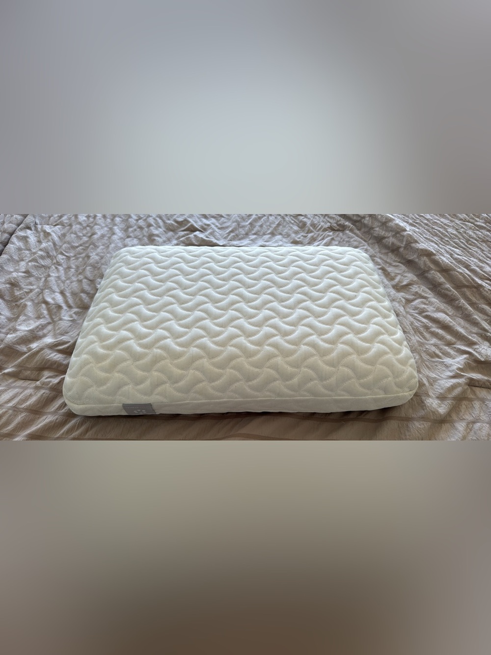 Tempur-pedic memory foam pillow - Queen